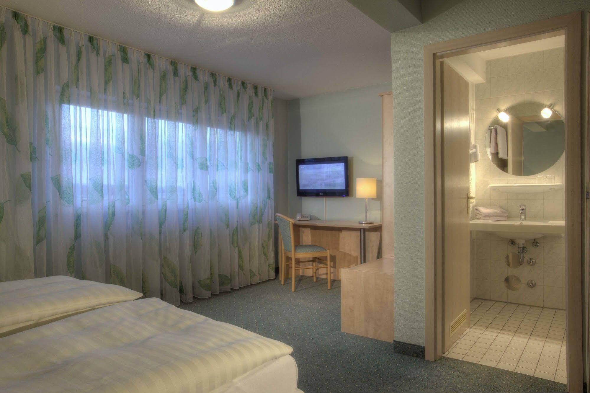Hotel Zur Muehle Urbach  Luaran gambar